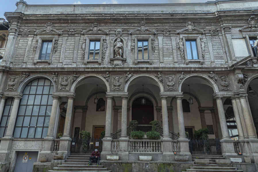 Italia - MIlán 088 - plaza Mercanti - Casa de los Panigarola.jpg